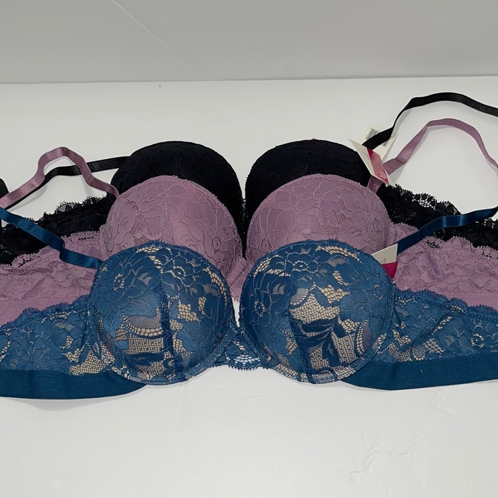 Bundle 3 pieces Lace Super Push Up Extreme Padded Multi-way Multi-position Bra.